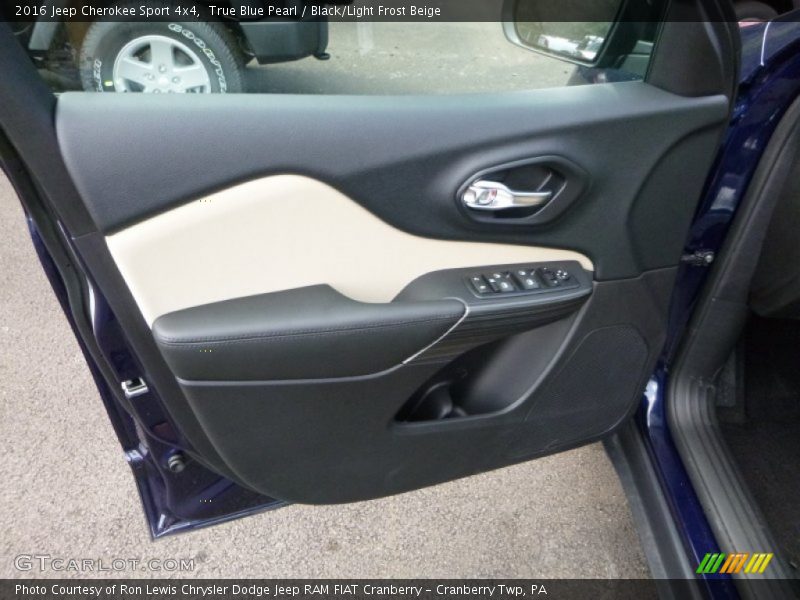 True Blue Pearl / Black/Light Frost Beige 2016 Jeep Cherokee Sport 4x4
