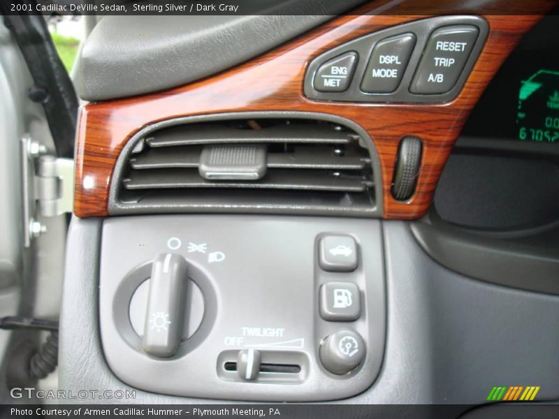 Sterling Silver / Dark Gray 2001 Cadillac DeVille Sedan