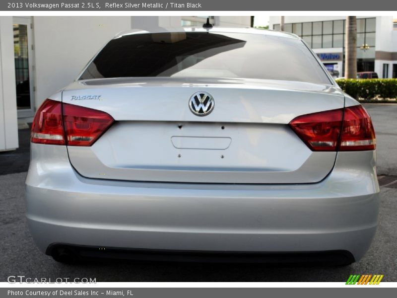 Reflex Silver Metallic / Titan Black 2013 Volkswagen Passat 2.5L S