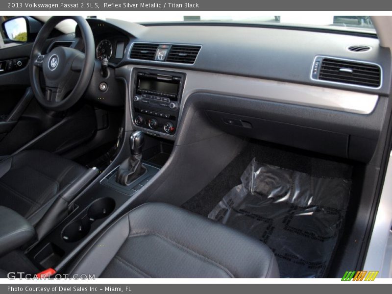 Reflex Silver Metallic / Titan Black 2013 Volkswagen Passat 2.5L S