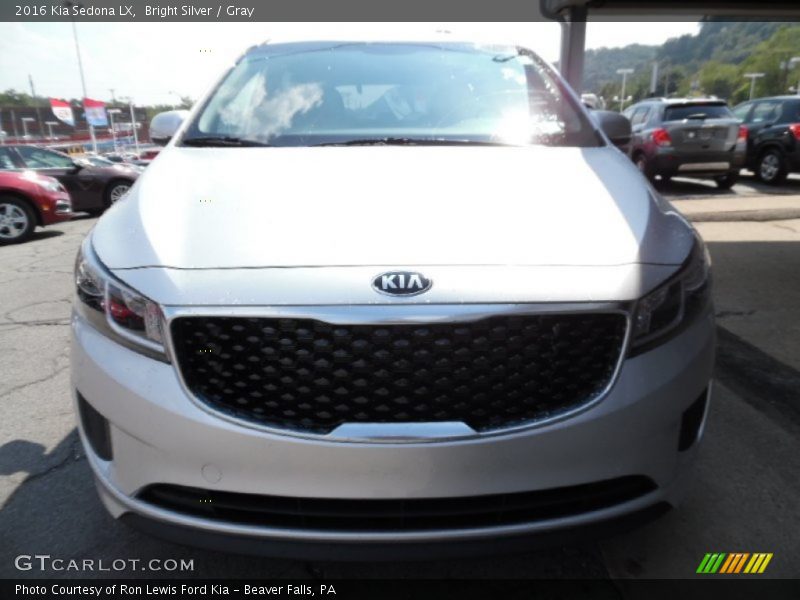 Bright Silver / Gray 2016 Kia Sedona LX