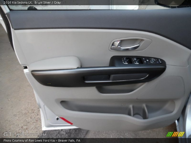 Bright Silver / Gray 2016 Kia Sedona LX