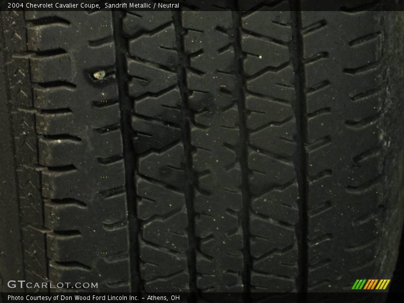 Sandrift Metallic / Neutral 2004 Chevrolet Cavalier Coupe