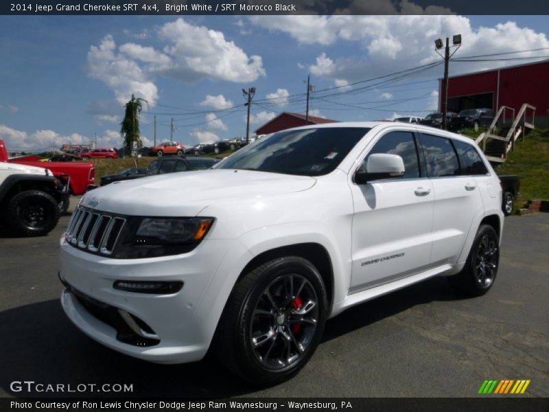 Front 3/4 View of 2014 Grand Cherokee SRT 4x4
