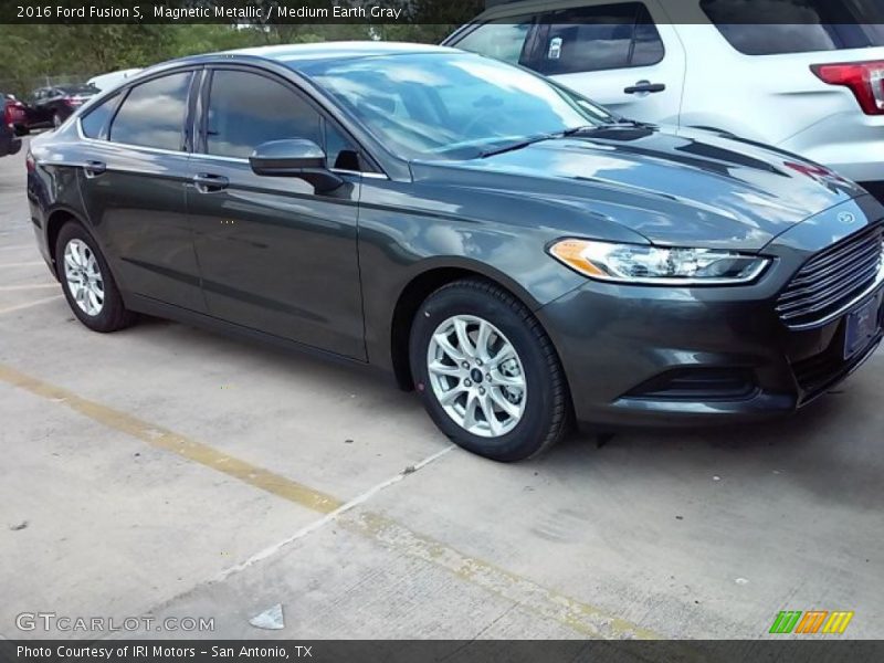Magnetic Metallic / Medium Earth Gray 2016 Ford Fusion S