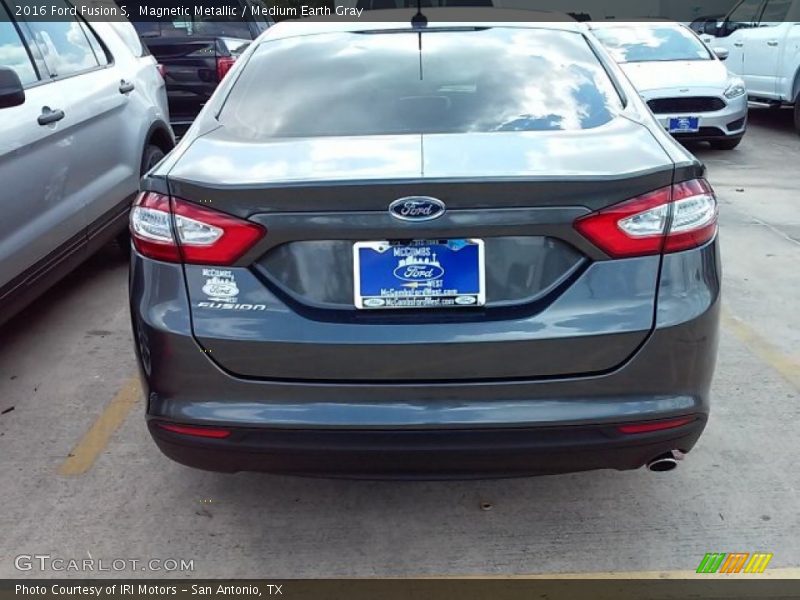 Magnetic Metallic / Medium Earth Gray 2016 Ford Fusion S
