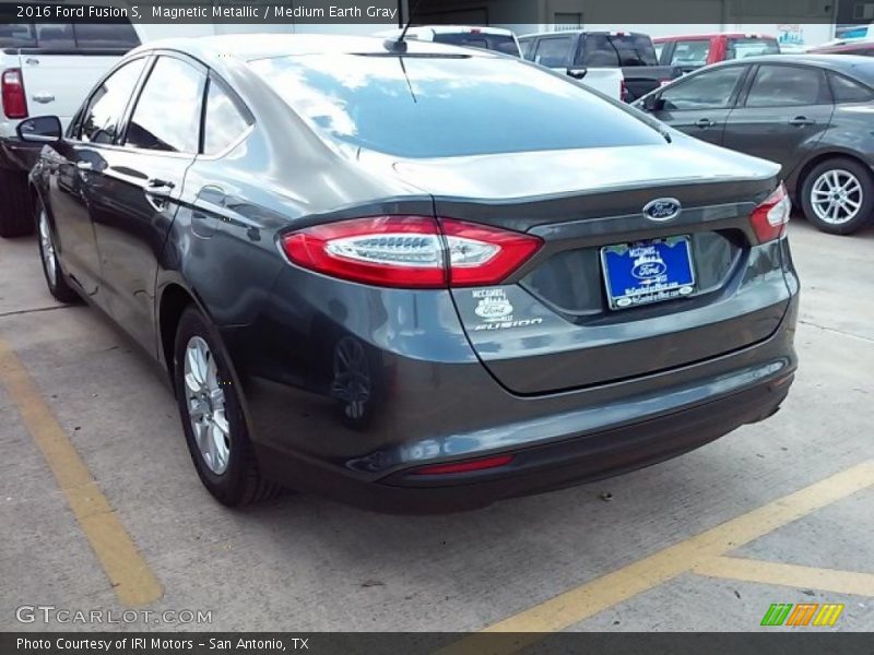 Magnetic Metallic / Medium Earth Gray 2016 Ford Fusion S