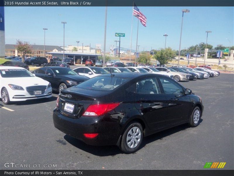 Ultra Black / Gray 2016 Hyundai Accent SE Sedan