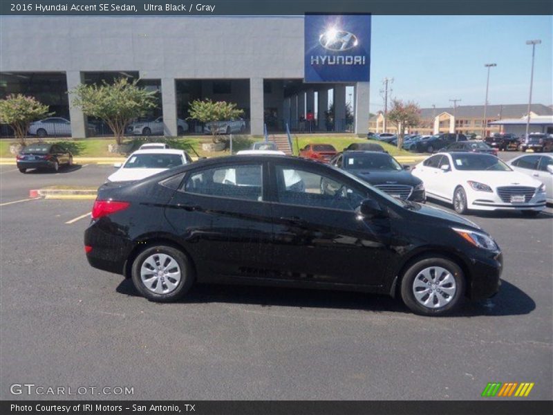 Ultra Black / Gray 2016 Hyundai Accent SE Sedan