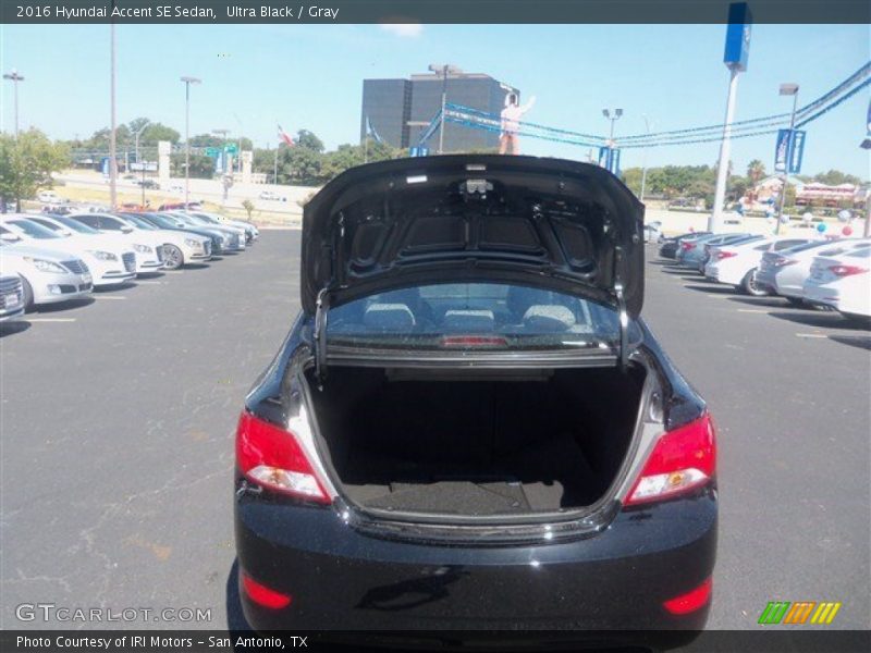 Ultra Black / Gray 2016 Hyundai Accent SE Sedan