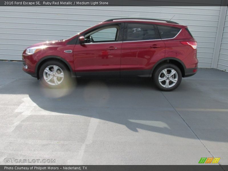 Ruby Red Metallic / Medium Light Stone 2016 Ford Escape SE