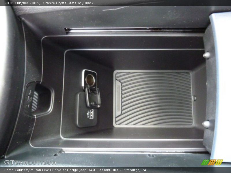Granite Crystal Metallic / Black 2016 Chrysler 200 S
