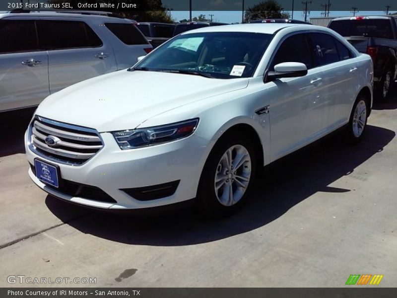 Oxford White / Dune 2015 Ford Taurus SEL