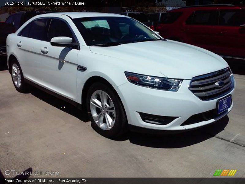 Oxford White / Dune 2015 Ford Taurus SEL