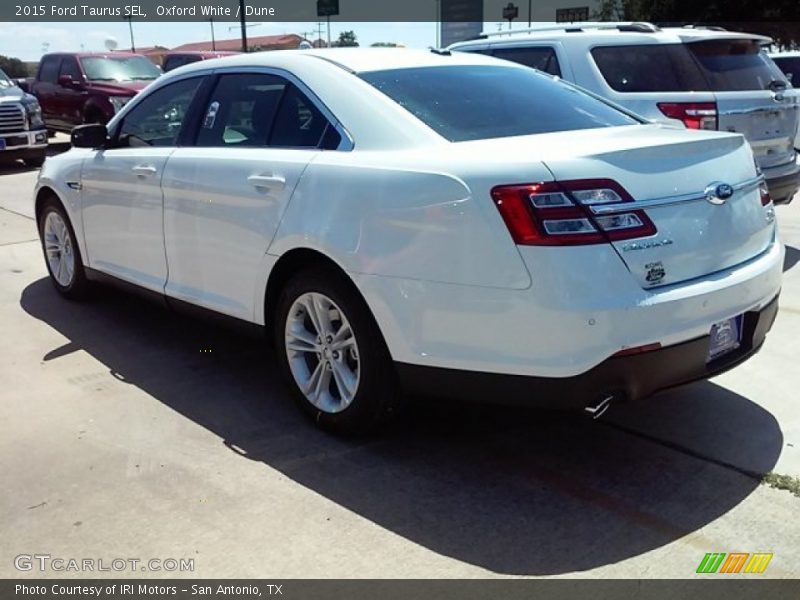 Oxford White / Dune 2015 Ford Taurus SEL
