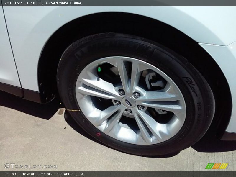 Oxford White / Dune 2015 Ford Taurus SEL