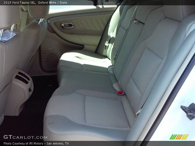 Oxford White / Dune 2015 Ford Taurus SEL
