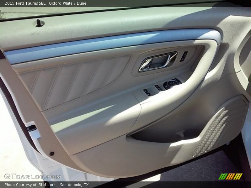 Oxford White / Dune 2015 Ford Taurus SEL