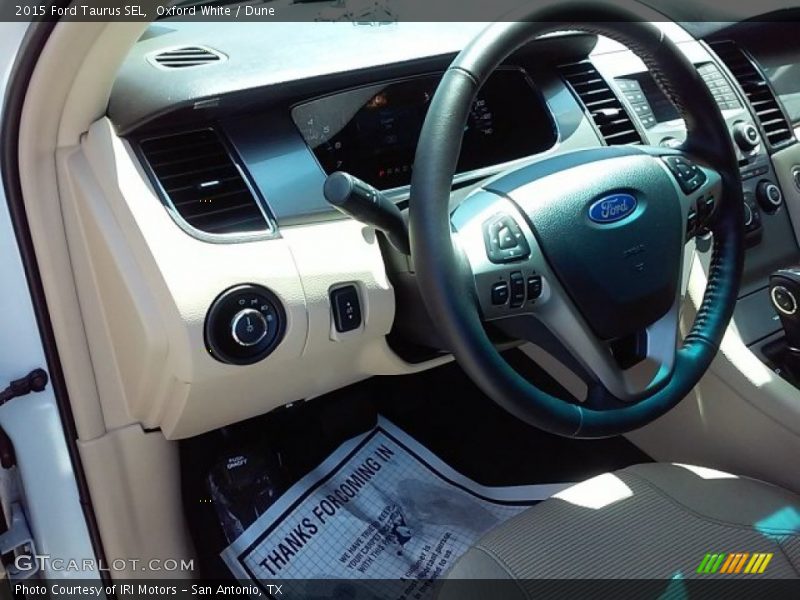 Oxford White / Dune 2015 Ford Taurus SEL