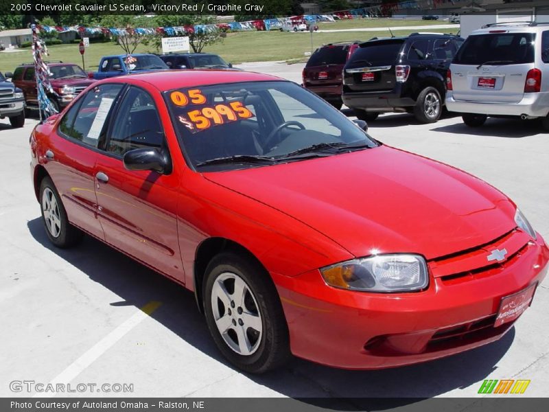 Victory Red / Graphite Gray 2005 Chevrolet Cavalier LS Sedan
