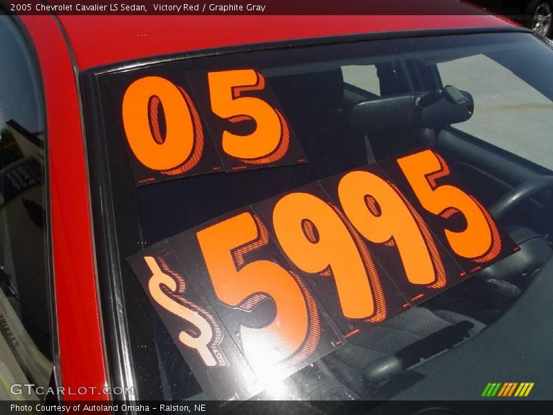 Victory Red / Graphite Gray 2005 Chevrolet Cavalier LS Sedan