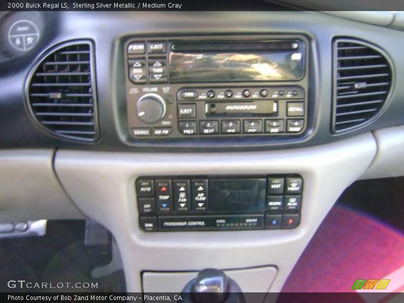 Sterling Silver Metallic / Medium Gray 2000 Buick Regal LS
