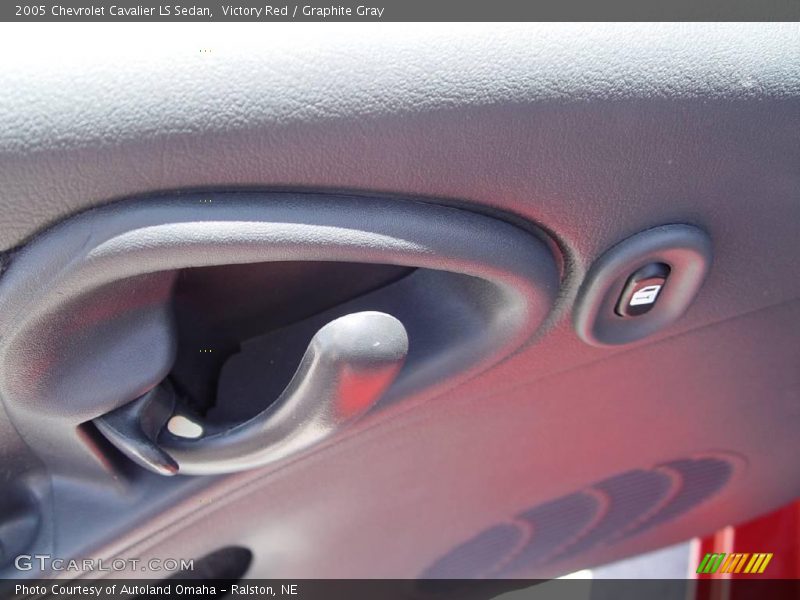 Victory Red / Graphite Gray 2005 Chevrolet Cavalier LS Sedan