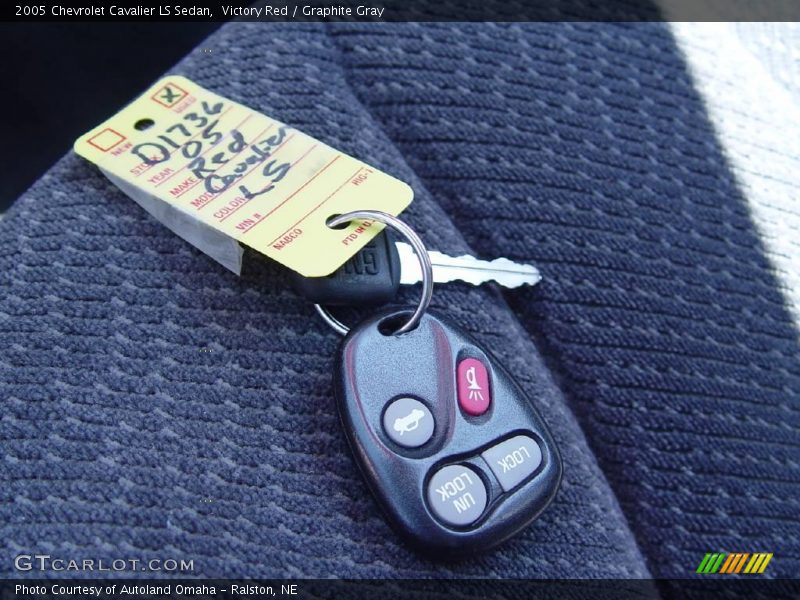 Victory Red / Graphite Gray 2005 Chevrolet Cavalier LS Sedan