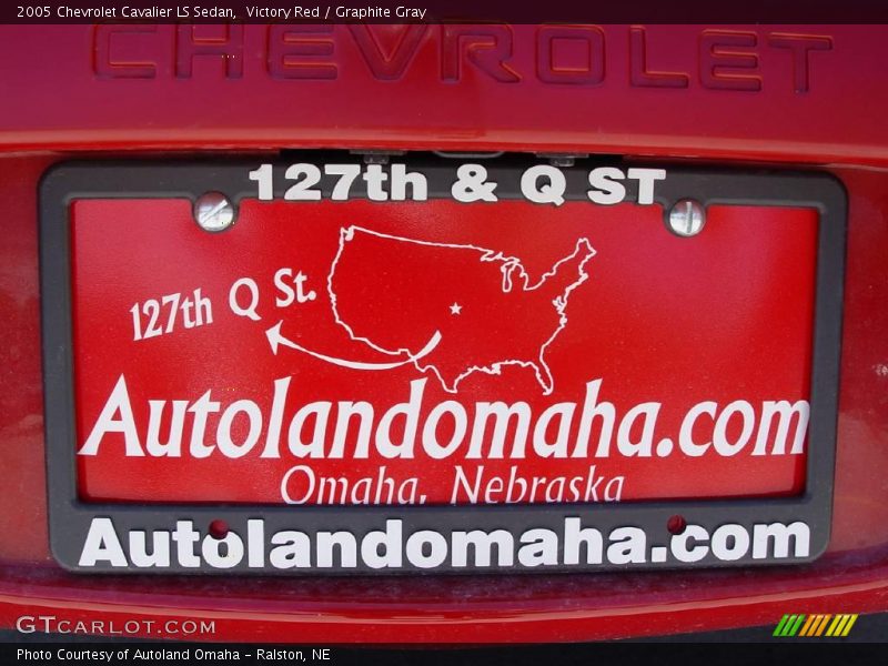 Victory Red / Graphite Gray 2005 Chevrolet Cavalier LS Sedan