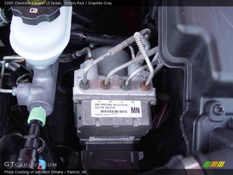 Victory Red / Graphite Gray 2005 Chevrolet Cavalier LS Sedan