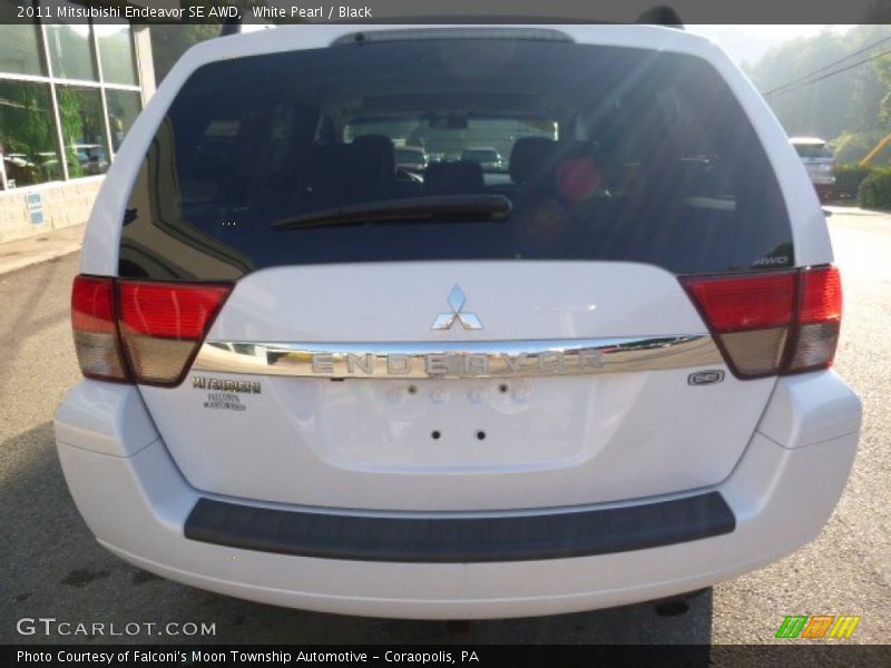 White Pearl / Black 2011 Mitsubishi Endeavor SE AWD