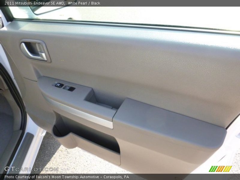 White Pearl / Black 2011 Mitsubishi Endeavor SE AWD