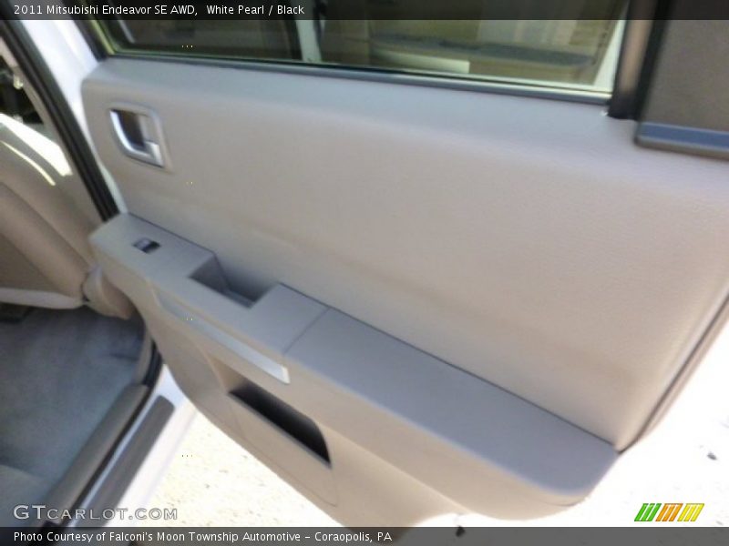 White Pearl / Black 2011 Mitsubishi Endeavor SE AWD