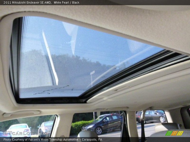 White Pearl / Black 2011 Mitsubishi Endeavor SE AWD