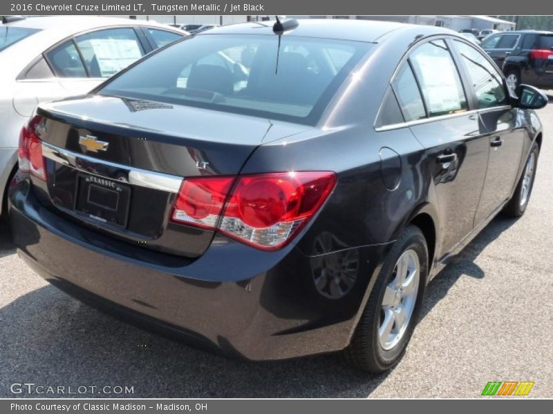 Tungsten Metallic / Jet Black 2016 Chevrolet Cruze Limited LT