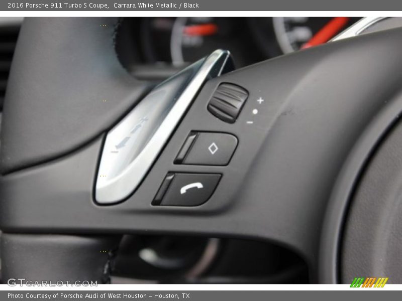 Controls of 2016 911 Turbo S Coupe