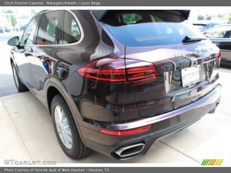 Mahogany Metallic / Luxor Beige 2016 Porsche Cayenne