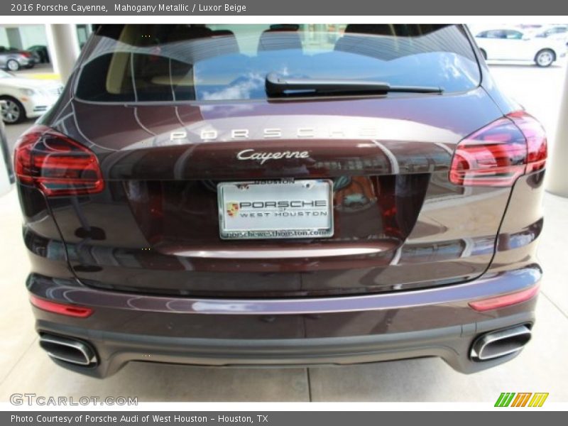 Mahogany Metallic / Luxor Beige 2016 Porsche Cayenne