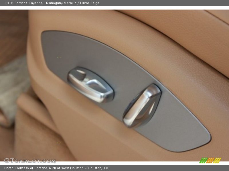 Mahogany Metallic / Luxor Beige 2016 Porsche Cayenne