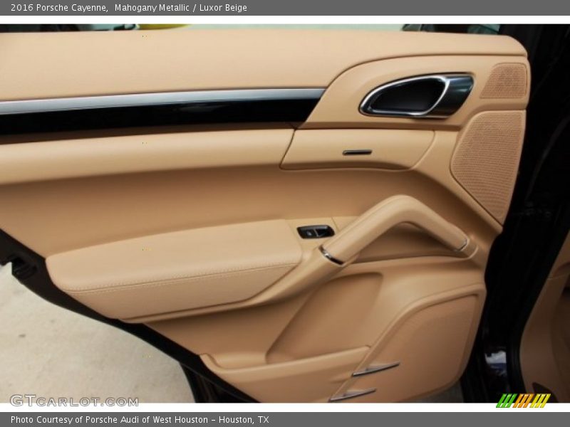 Mahogany Metallic / Luxor Beige 2016 Porsche Cayenne