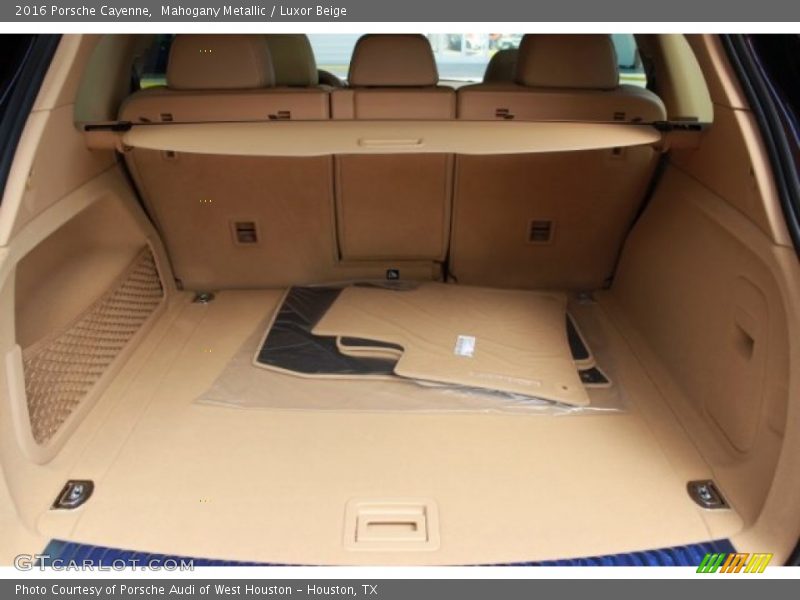 Mahogany Metallic / Luxor Beige 2016 Porsche Cayenne