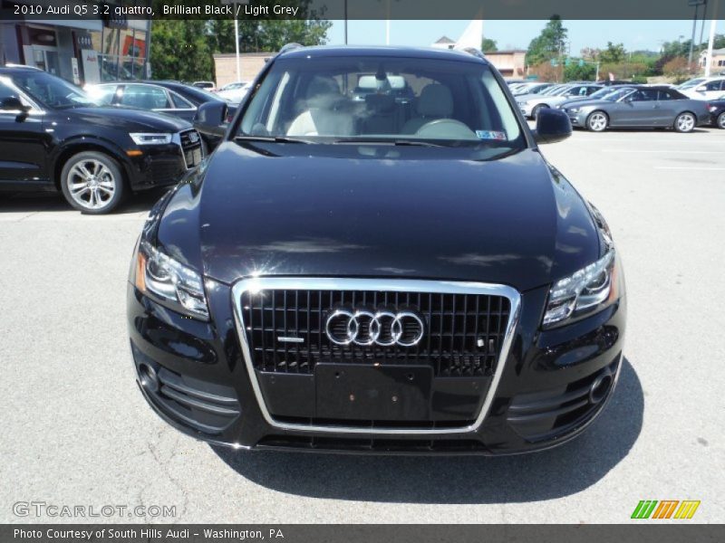 Brilliant Black / Light Grey 2010 Audi Q5 3.2 quattro