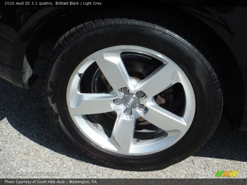 Brilliant Black / Light Grey 2010 Audi Q5 3.2 quattro