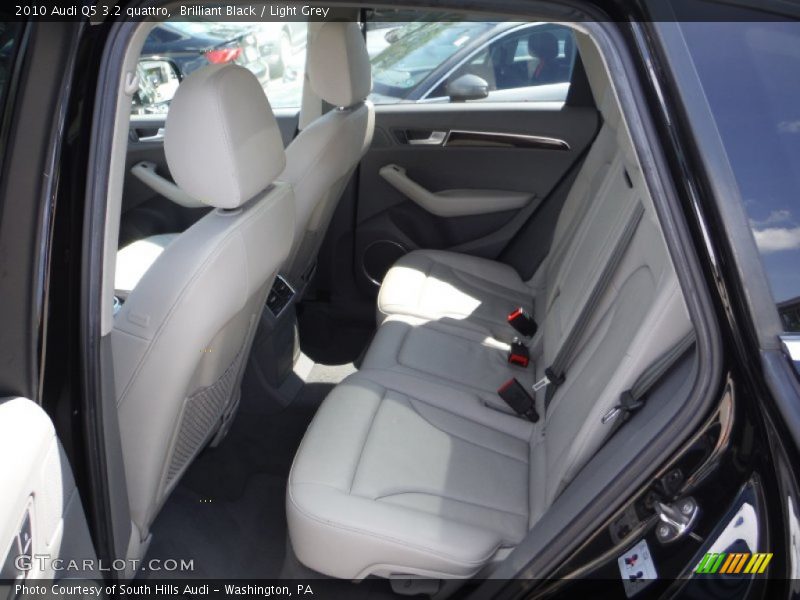 Brilliant Black / Light Grey 2010 Audi Q5 3.2 quattro