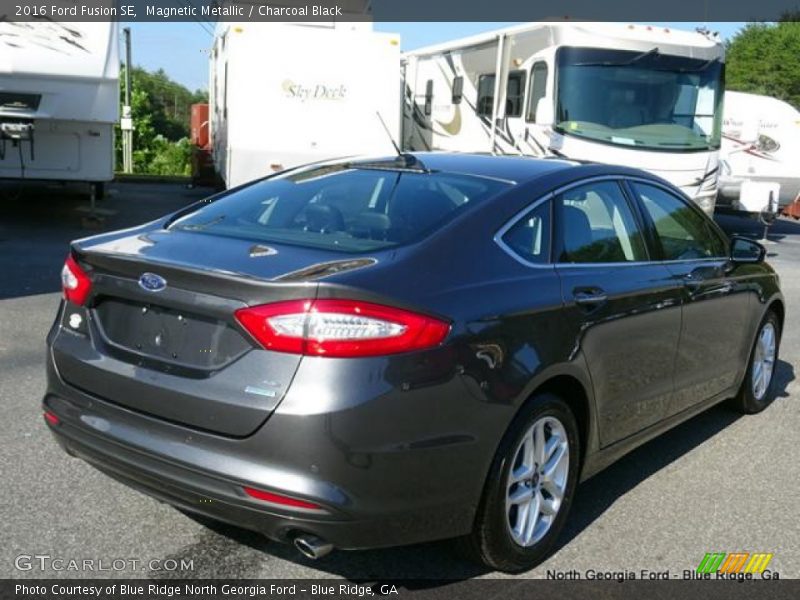 Magnetic Metallic / Charcoal Black 2016 Ford Fusion SE
