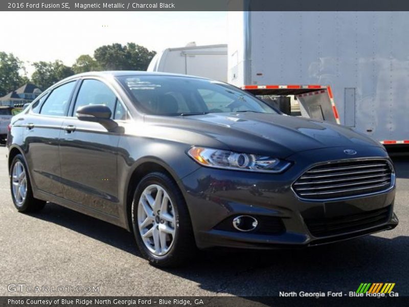 Magnetic Metallic / Charcoal Black 2016 Ford Fusion SE