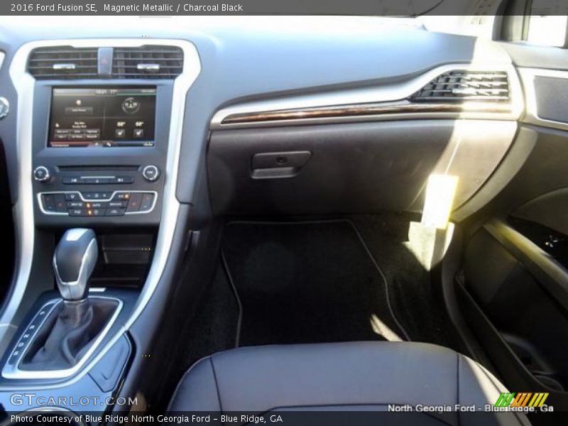 Magnetic Metallic / Charcoal Black 2016 Ford Fusion SE