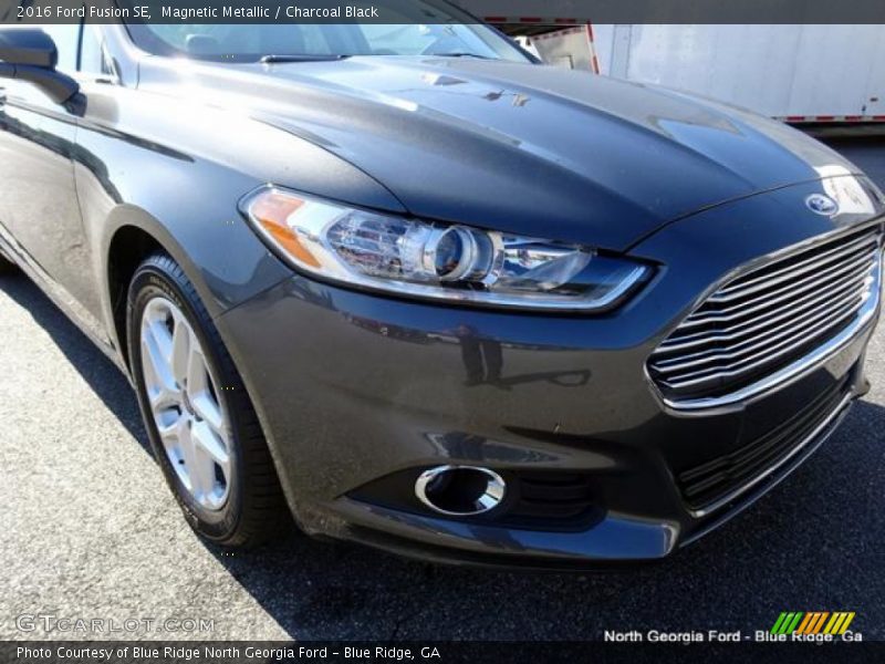 Magnetic Metallic / Charcoal Black 2016 Ford Fusion SE