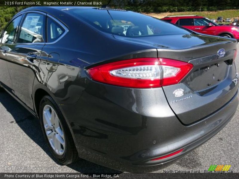 Magnetic Metallic / Charcoal Black 2016 Ford Fusion SE