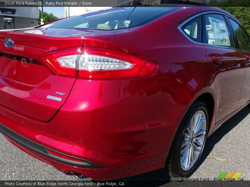 Ruby Red Metallic / Dune 2016 Ford Fusion SE